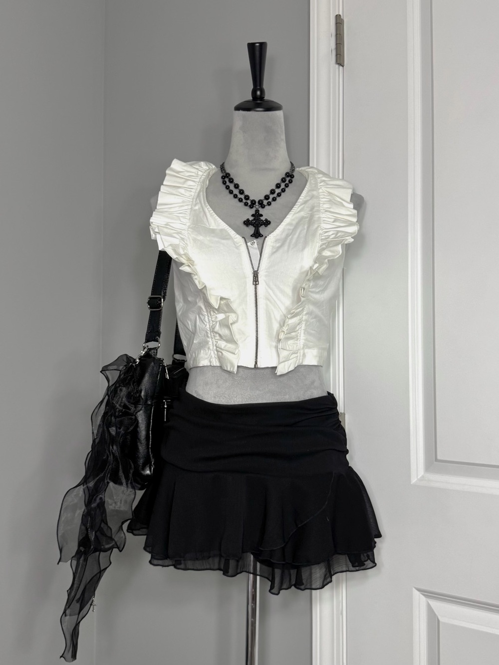 Maeve By Anthropologie Coquette Style White Ruffle Front Zipped Sleeveless Top